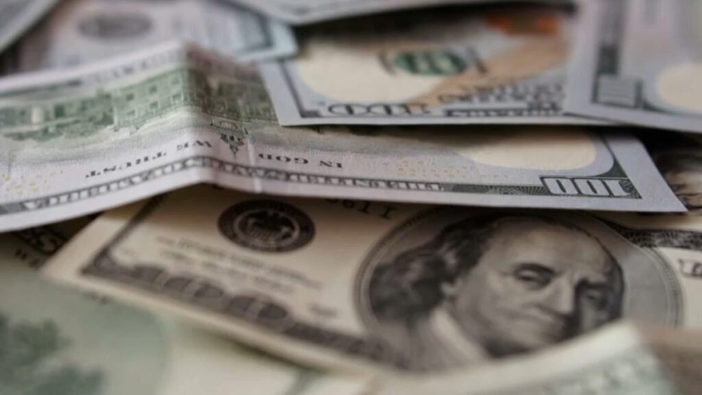 ¿Cuánto pagan por hora las empresas más grandes y rentables del sector minorista?