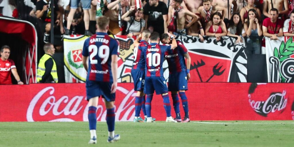 2-4: El Levante se va de Primera con la cabeza alta