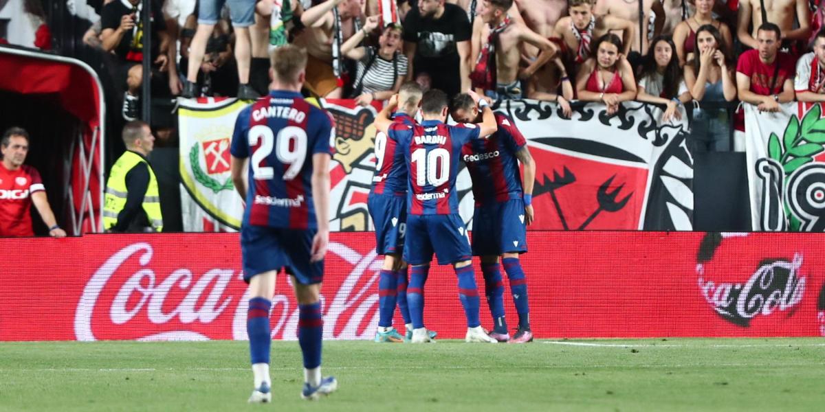 2-4: El Levante se va de Primera con la cabeza alta