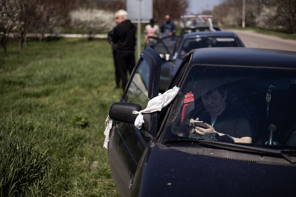 A contracorriente, algunos ucranios vuelven a sus casas bajo dominio ruso