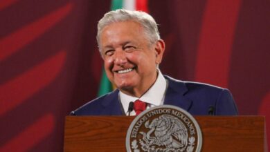 AMLO presenta declaración patrimonial; reporta incremento de 61 mil pesos anuales a su salario | Video