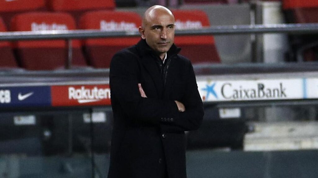 Abelardo asumirá el reto de salvar al Sporting