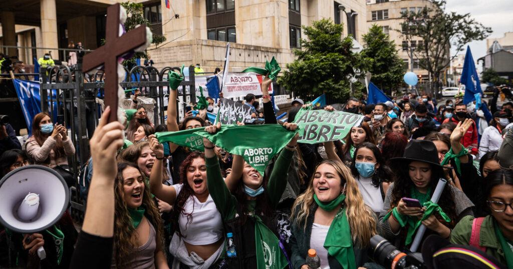 Activistas inspirados en Roe en todo el mundo, que pueden estar repensando la estrategia