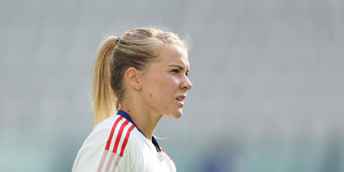 Ada Hegerberg lidera el once del Lyon