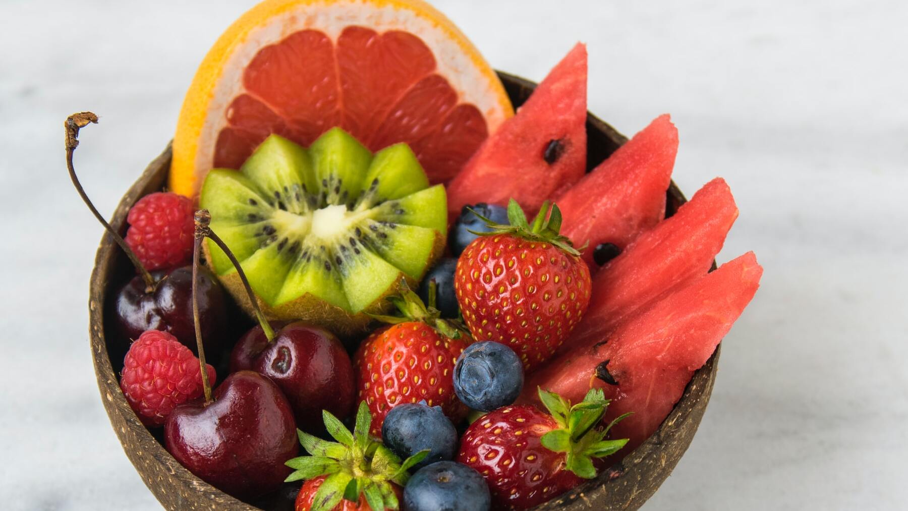 Al igual que al pollo, ¿pasa algo si lavas de esta manera la fruta y verdura?