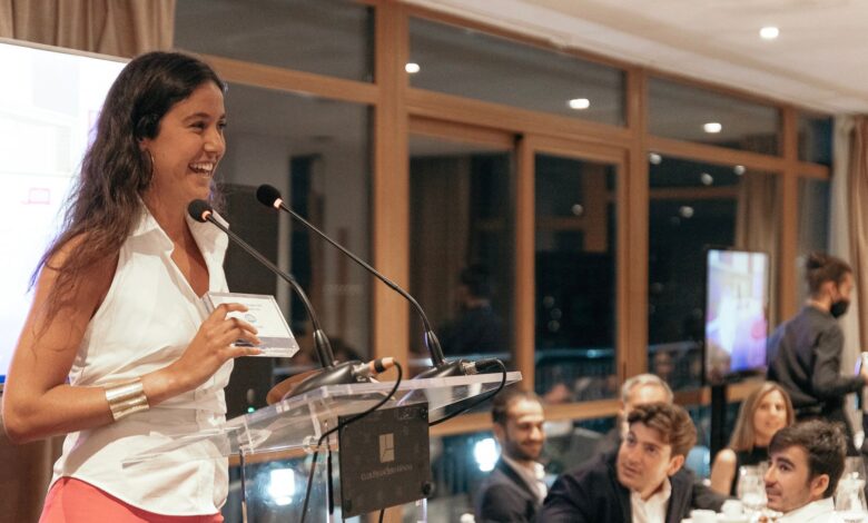 Alba Sánchez Vicario reconocida con el Premio Emprendedores YEC 2022 por sus pizzas saludables Coliflow