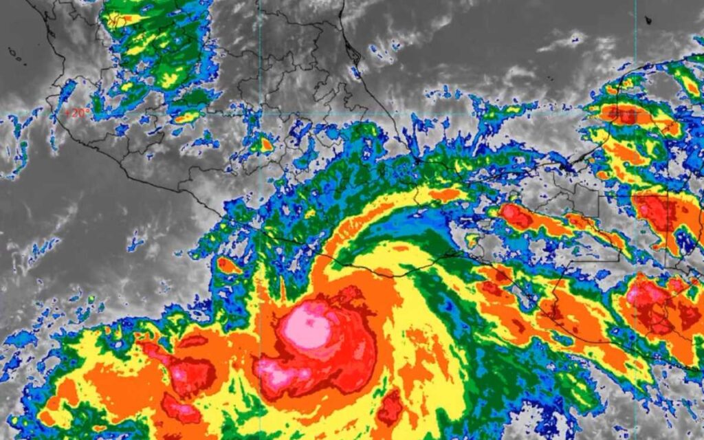 Alertan por deslaves, desbordamientos e inundaciones por Agatha