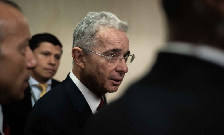 Álvaro Uribe cuestiona el fallo de la jueza que le encamina a un juicio por fraude procesal