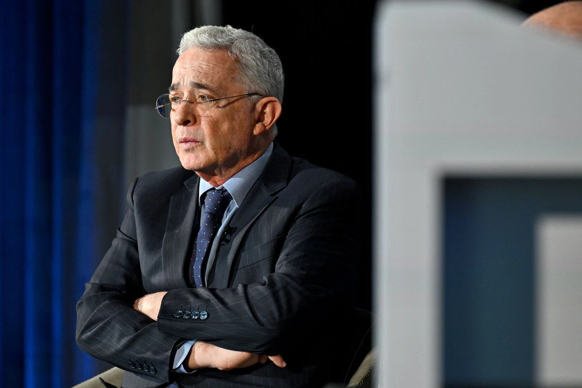 Álvaro Uribe desaparece de la escena política por primera vez en dos décadas