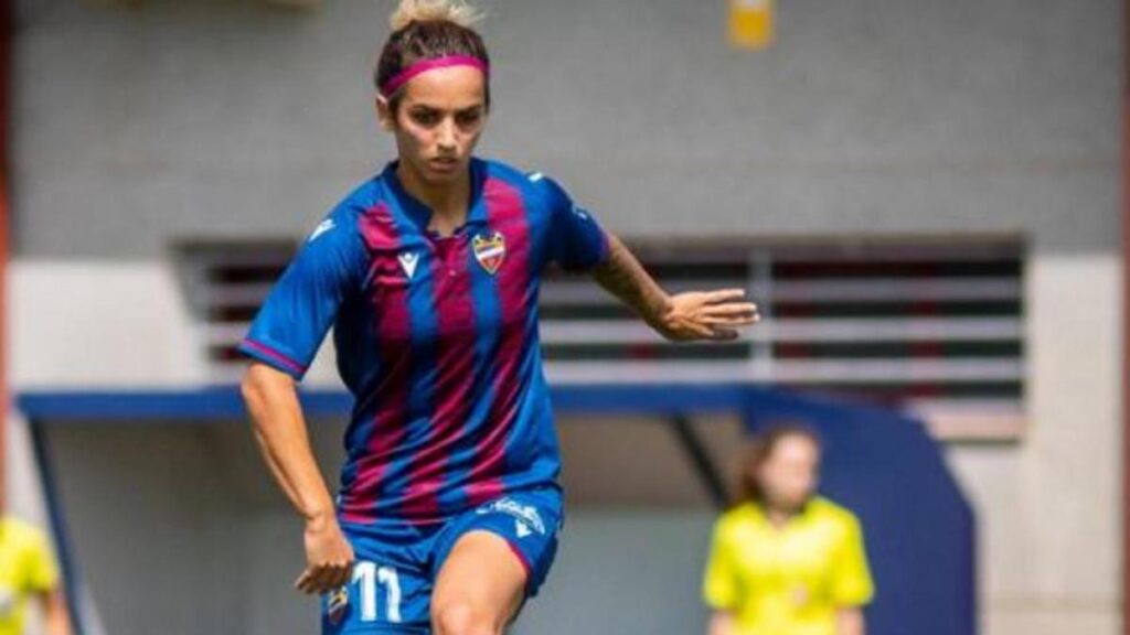 Andonova renueva con el Levante hasta junio de 2024