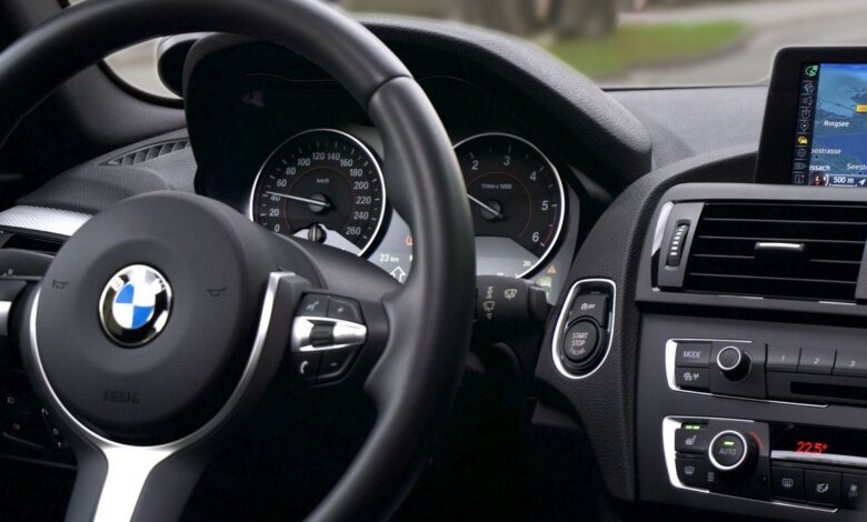 BMW envía autos sin Apple CarPlay y Android Auto