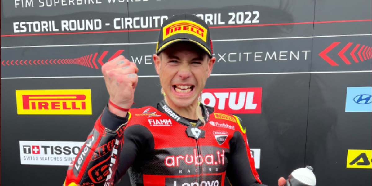 Bautista supera en la meta a Razgatlioglu