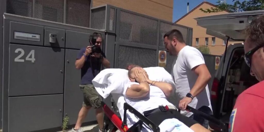 Belén Esteban comparte su primera imagen tras su operación de tibia y peroné