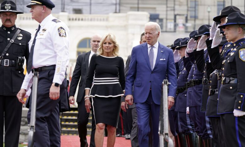 Biden aprueba medidas contra los abusos policiales al cumplirse dos años de la muerte de George Floyd
