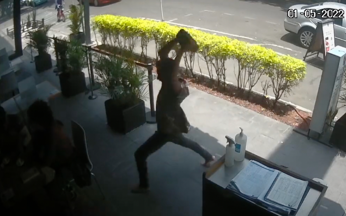 CDMX: Golpean en la cabeza con tabique a comensal de 'Taquearte' en la colonia Roma | Video