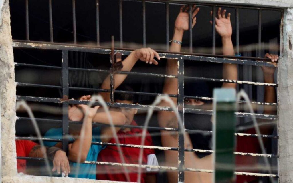 CNDH emite recomendación por precios excesivos en tienditas de cárceles federales