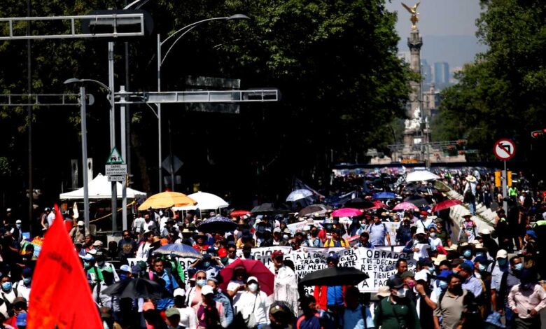 CNTE marcha en el Día del Maestro para exigir mejores condiciones laborales