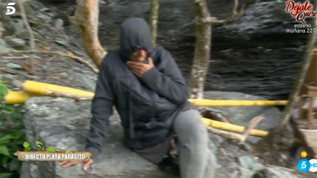 Charo Vega sufriendo una crisis de ansiedad en directo / Telecinco