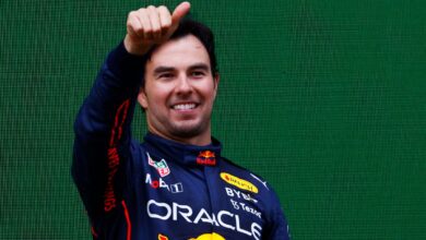 'Checo' alineará en partido de futbol benéfico entre pilotos, ex futbolistas y estrellas del deporte | Video