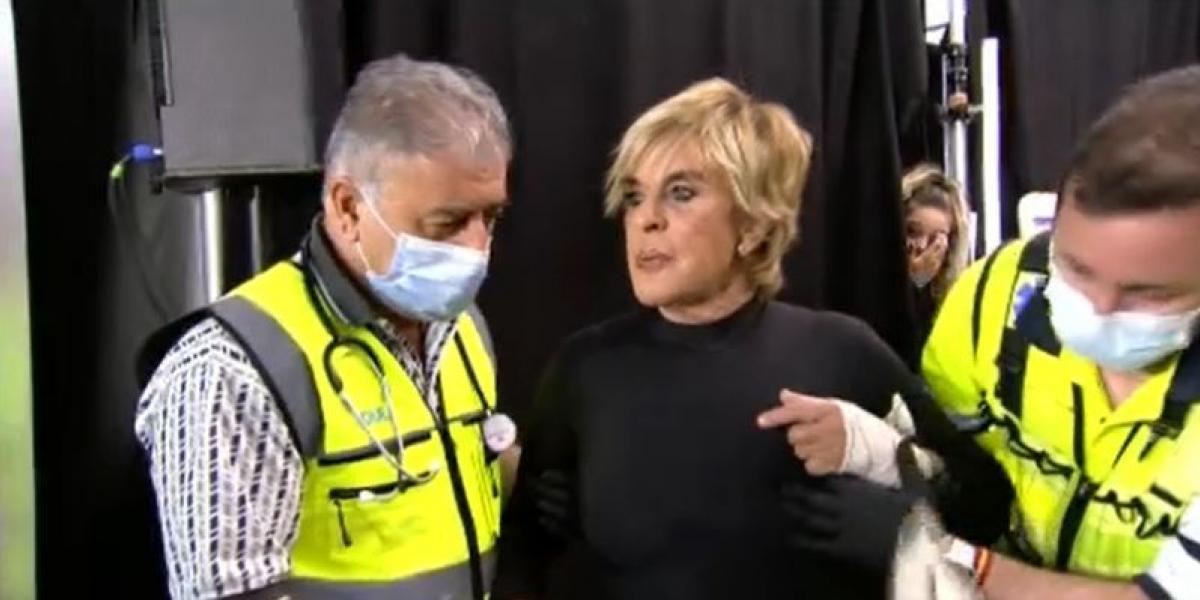 Chelo García-Cortés reaparece tras romperse la muñeca en directo en la 'Sálvame Fashion Week'