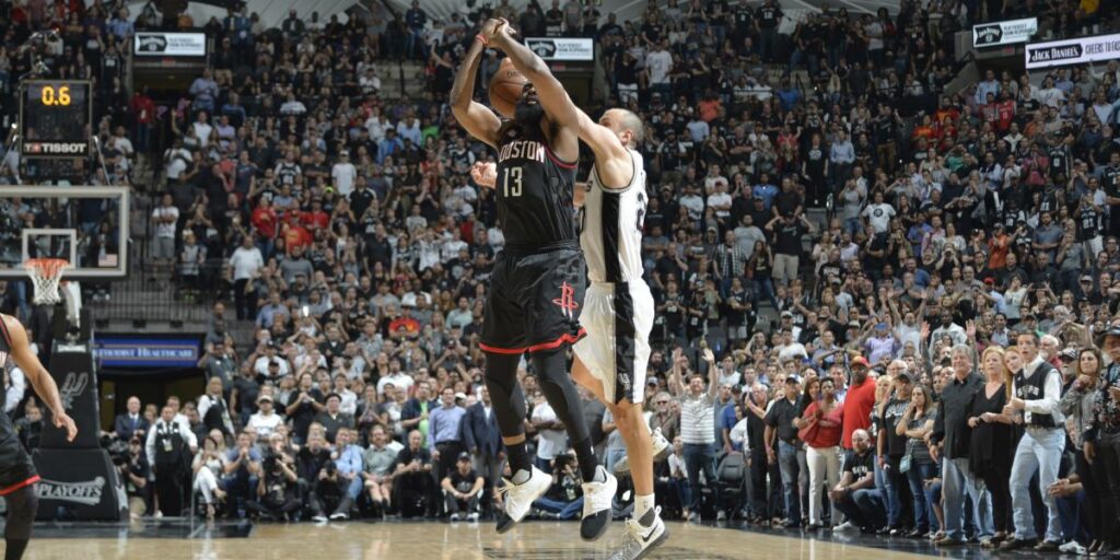 Cinco años del tapón de Ginobili a Harden que salvó la serie de los Spurs