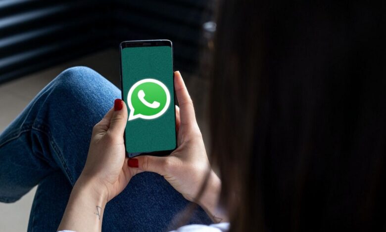 Cómo enviar reacciones de mensajes en WhatsApp