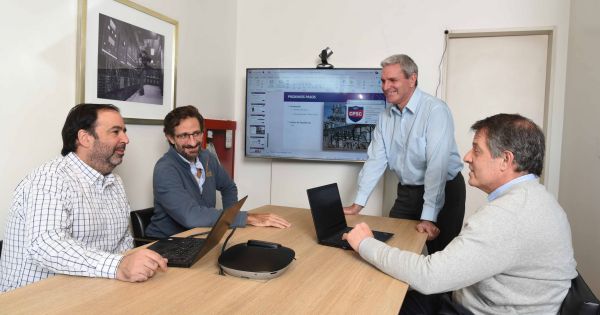 Cómo la principal compañía energética privada de Argentina reconvirtió en programadores a sus empleados