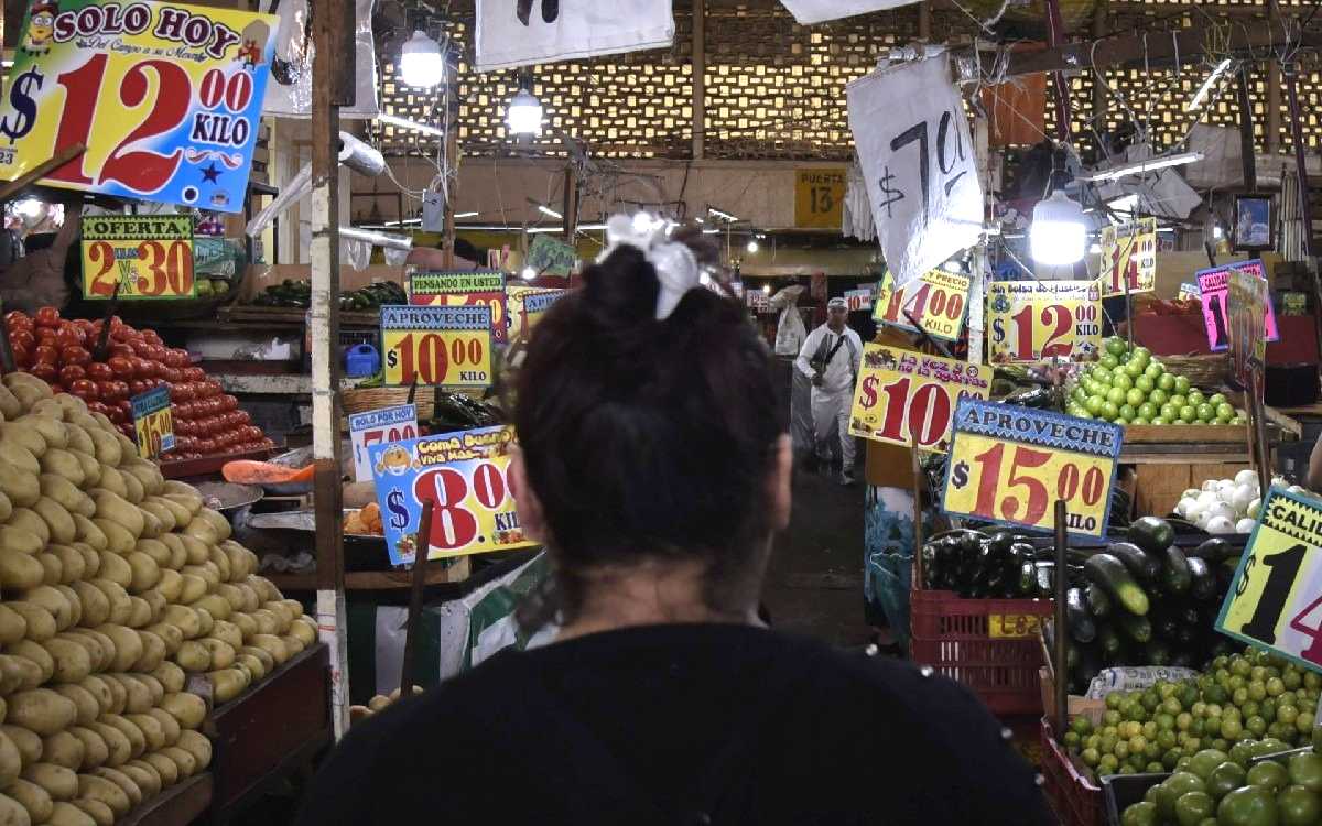 Por temor a subida de precios, comercios se adelantan y los aumentan: analista