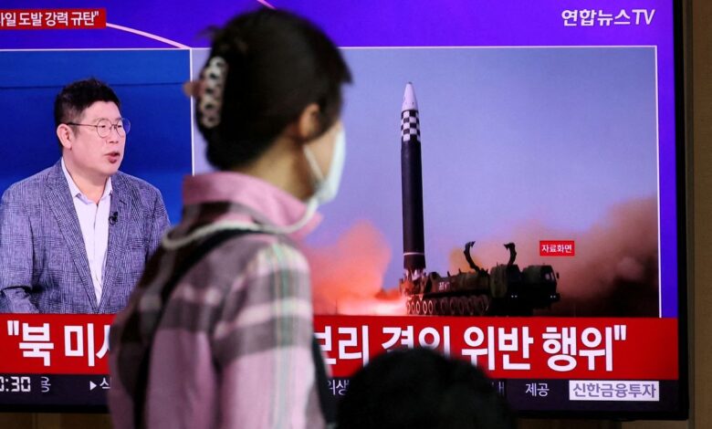 Corea del Norte despide la gira de Biden por Asia con el disparo de tres misiles, uno intercontinental