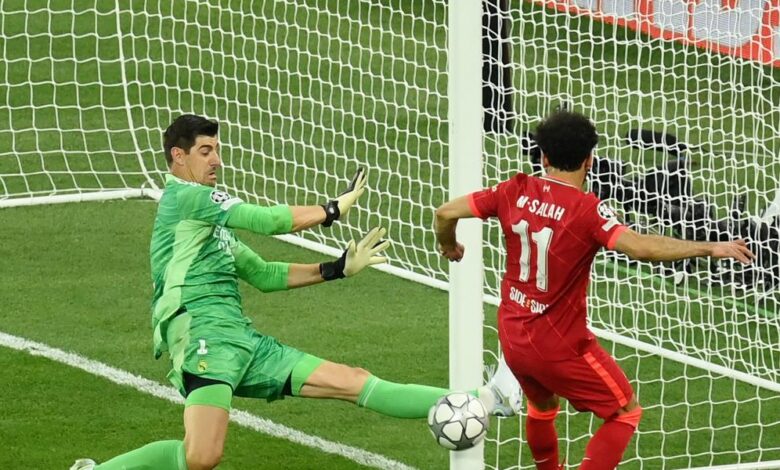 Courtois evita que Salah se quite la espina del Real Madrid