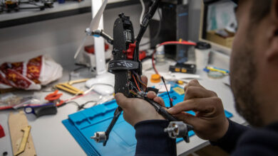 Crowdfunding a War: cómo los llamamientos en línea están trayendo armas a Ucrania