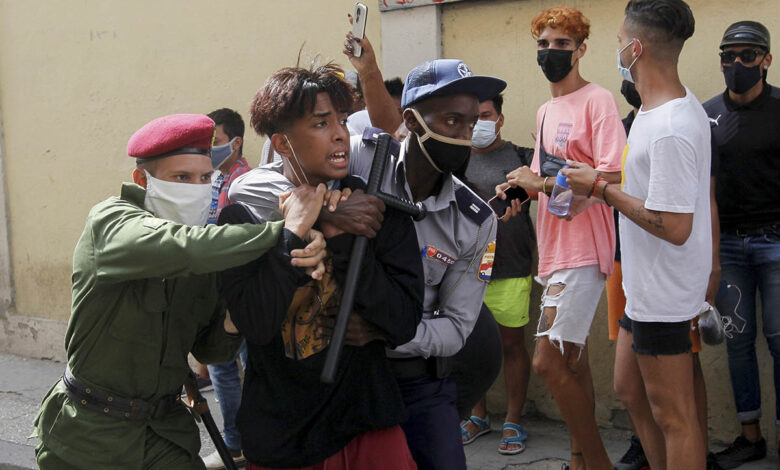 Cuba sancionará protestas e insultos a altos funcionarios; ONG's condenan la medida