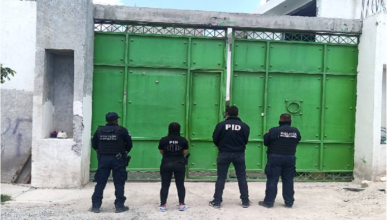 Decomisan tres autos y detienen a 5 sujetos, en El Marqués