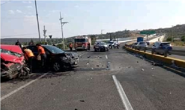 Detienen a dos policías, al permitir que detenido los despojara de su patrulla, dice gobernador que se aplicará ley
