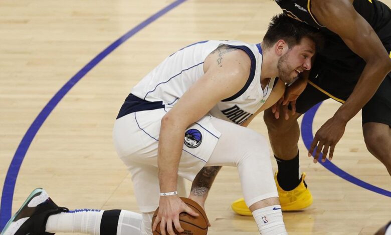Doncic, patadas de desesperación durante la eliminación de los Mavericks