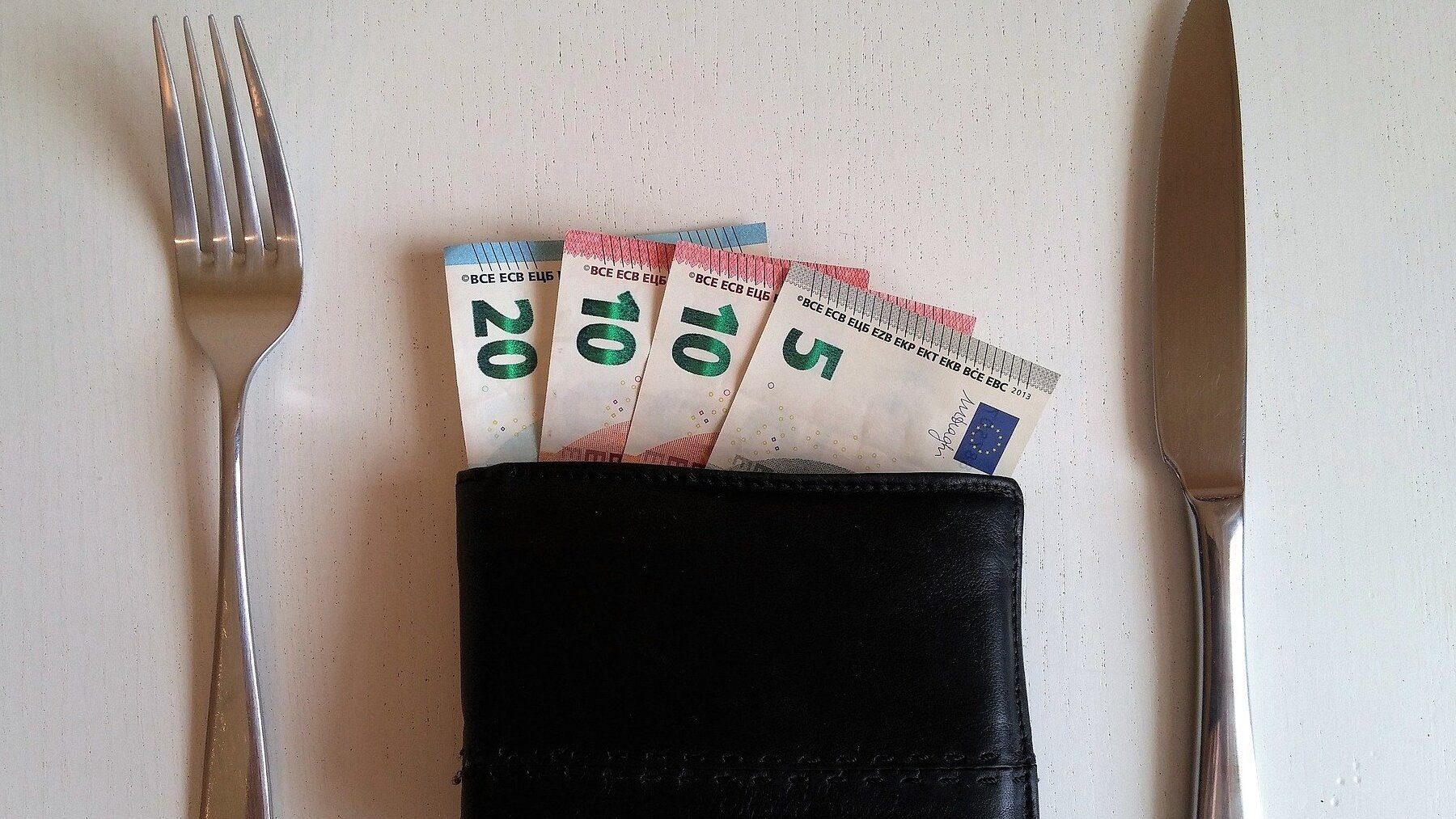 Dónde está mal visto la propina y en qué países es obligatorio