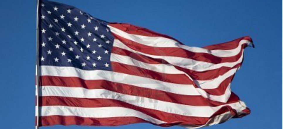 Economía de EU podría superar a la de China por primera vez en 46 años: Bloomberg