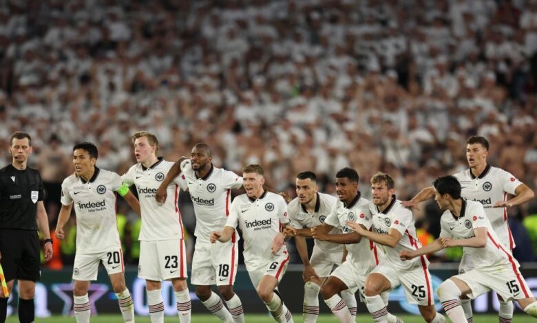 El Barcelona felicita a su verdugo, el Eintracht, campeón de la Europa League