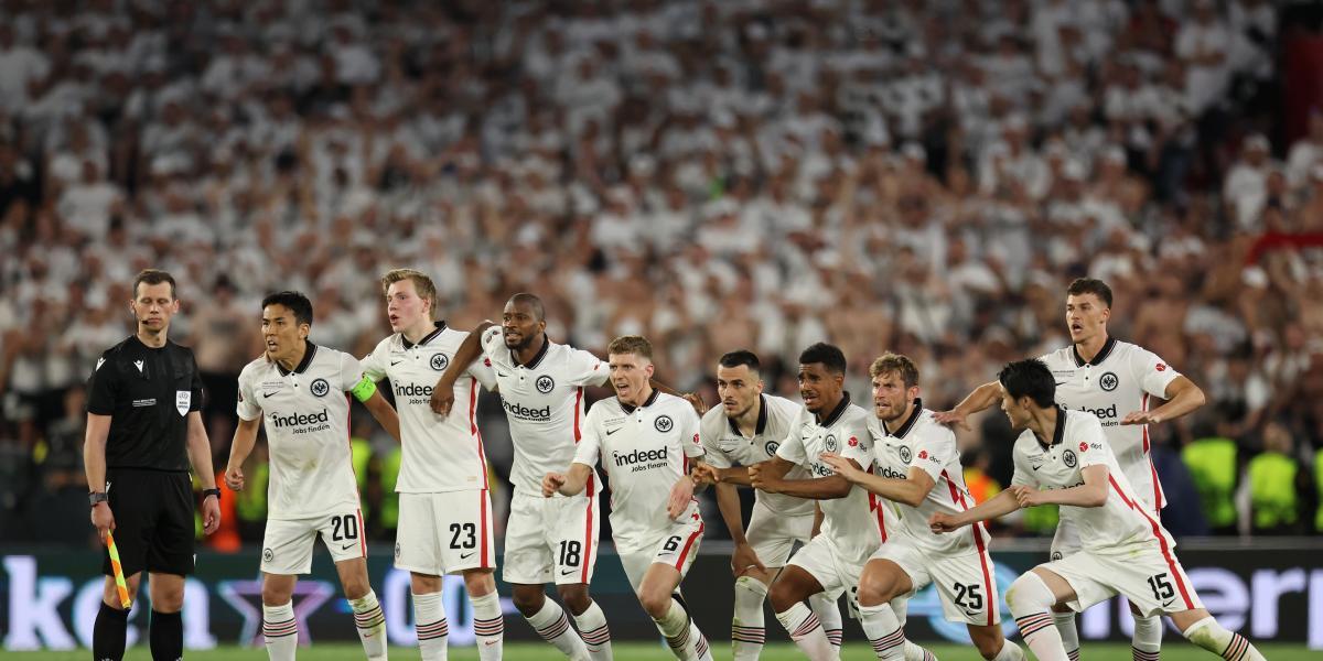 El Barcelona felicita a su verdugo, el Eintracht, campeón de la Europa League