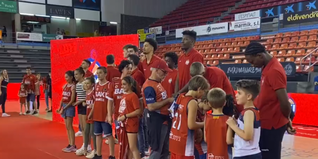 El Baxi Manresa despide una temporada histórica con su afición