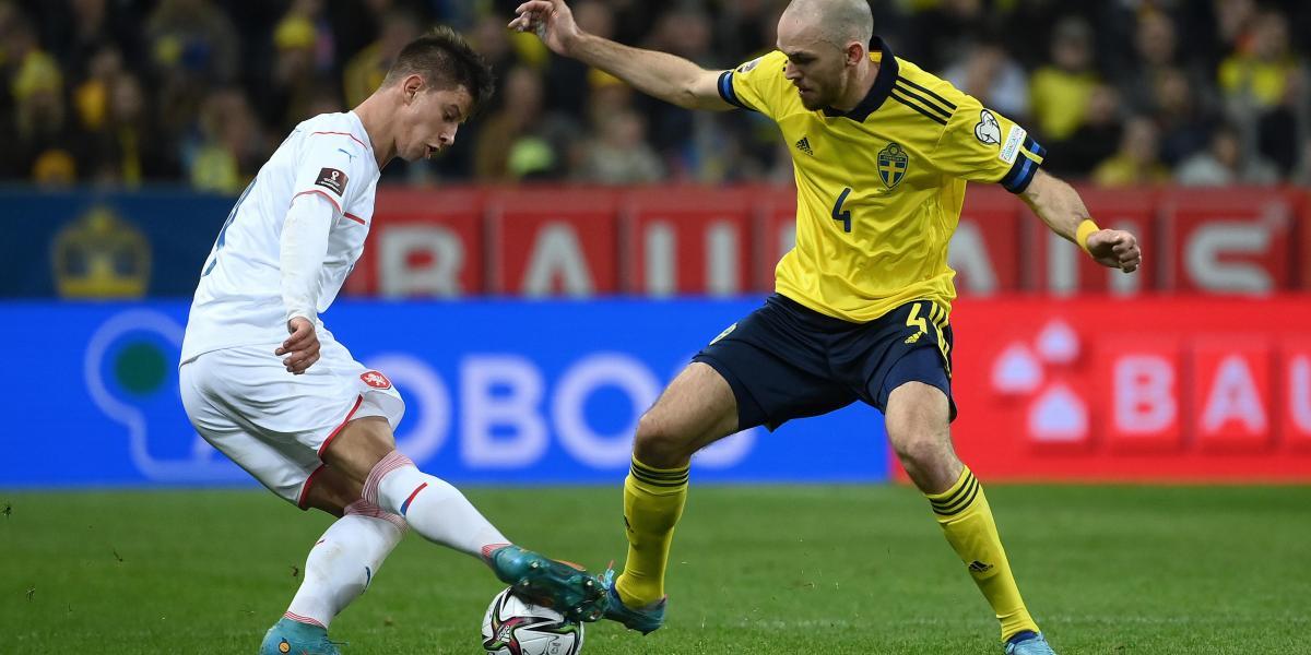 El Bayer Leverkusen ata al prometedor Adam Hlozek