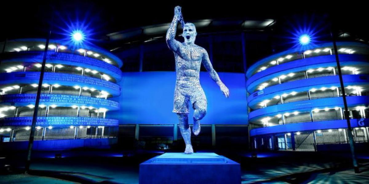 El City inaugura la estatua del 'Kun' Agüero
