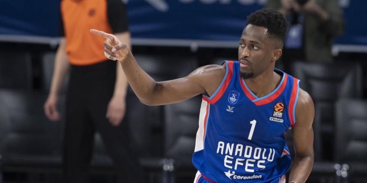El Efes llegará a la Final Four con las dudas de Simon y Beaubois