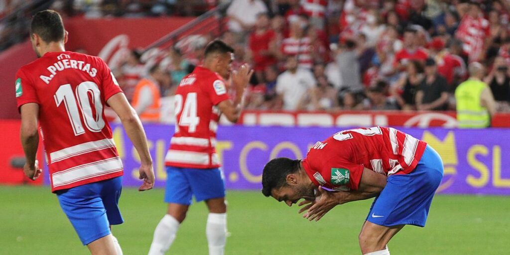 El Granada pide disculpas a la afición tras consumarse el descenso