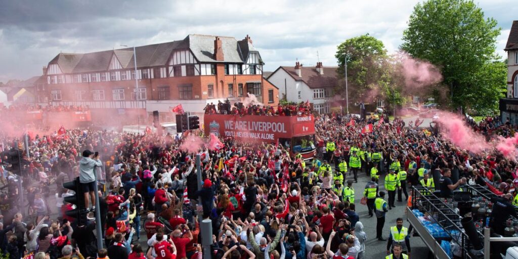 El Liverpool celebra una rúa tras la final de la Champions League