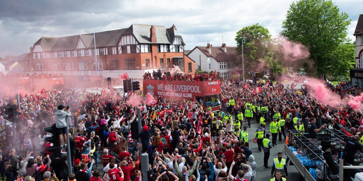 El Liverpool celebra una rúa tras la final de la Champions League