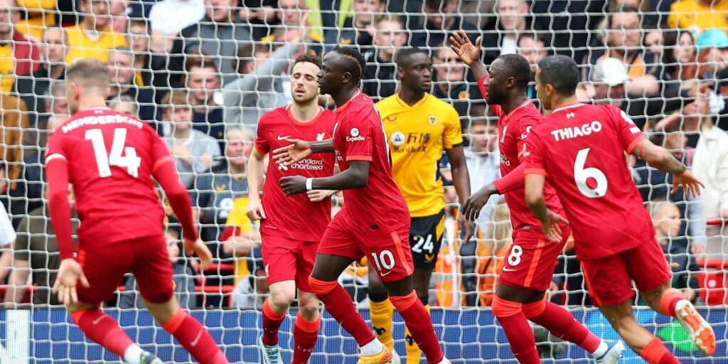 El Liverpool gana, pero se queda sin Premier y mira a París