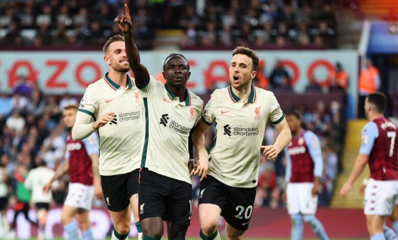 El Liverpool mantiene el pulso al City tras ganar al Aston Villa