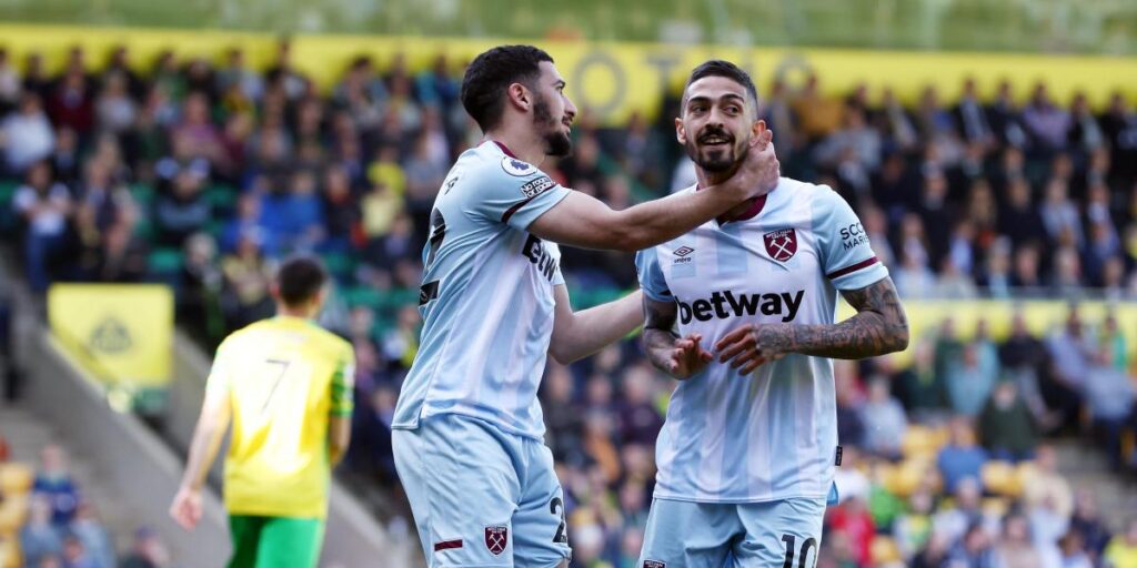El West Ham gana al Norwich e inquieta al United