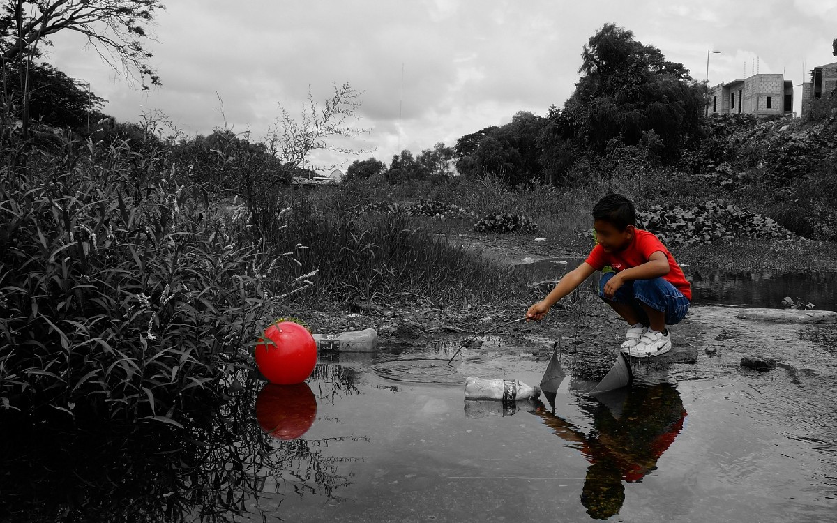 El consumo excesivo en los países ricos destruye el ambiente de los niños en todo el planeta: UNICEF